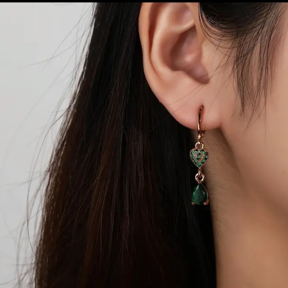 18k Gold Plated Green CZ Heart Drop Huggie Earrings. New. - Picture 3 of 8